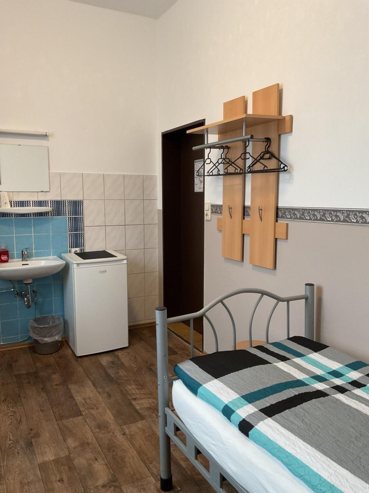 Auberge de jeunesse Anna - Monteurzimmer *