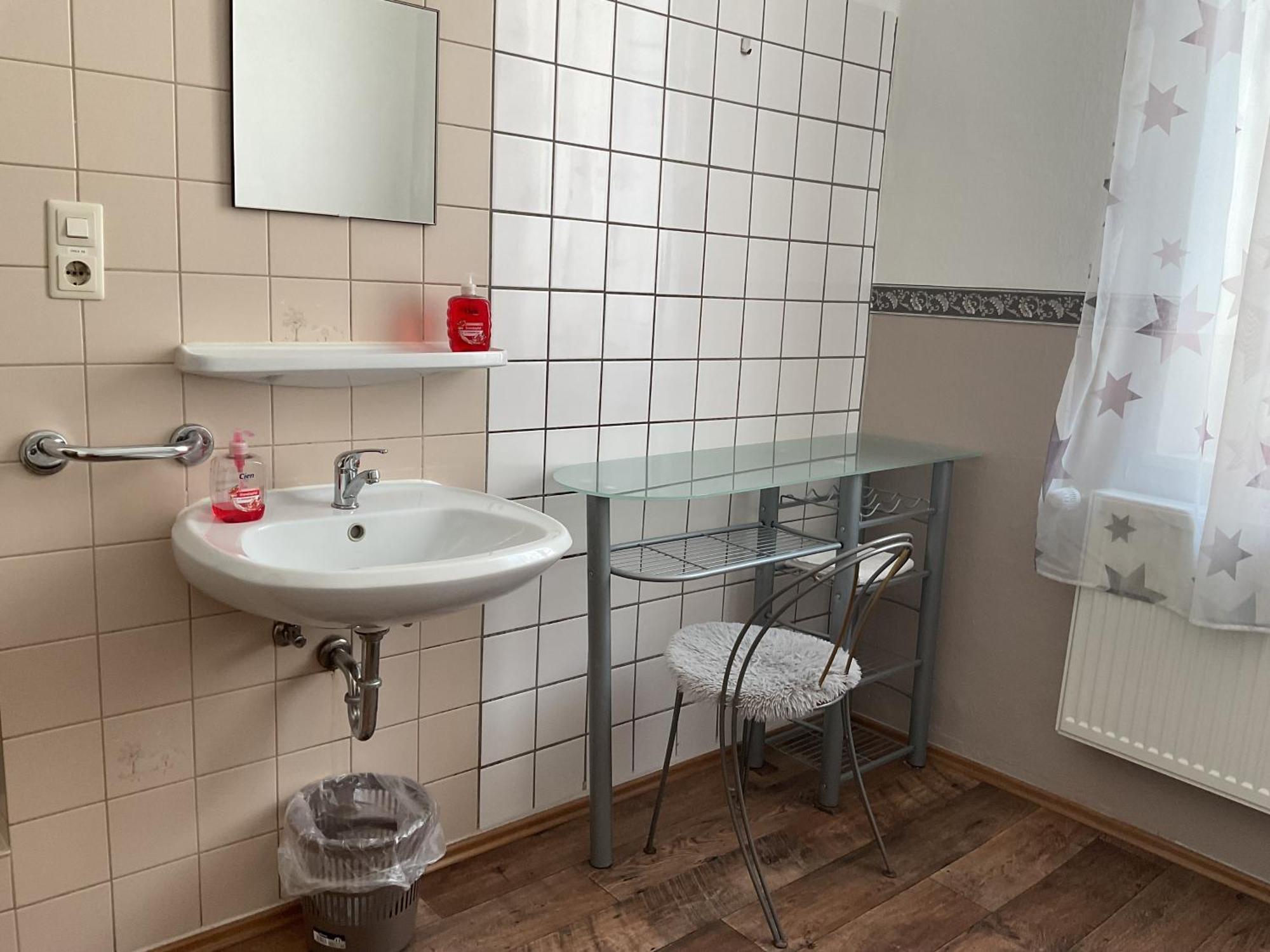 Anna - Monteurzimmer Auberge de jeunesse *